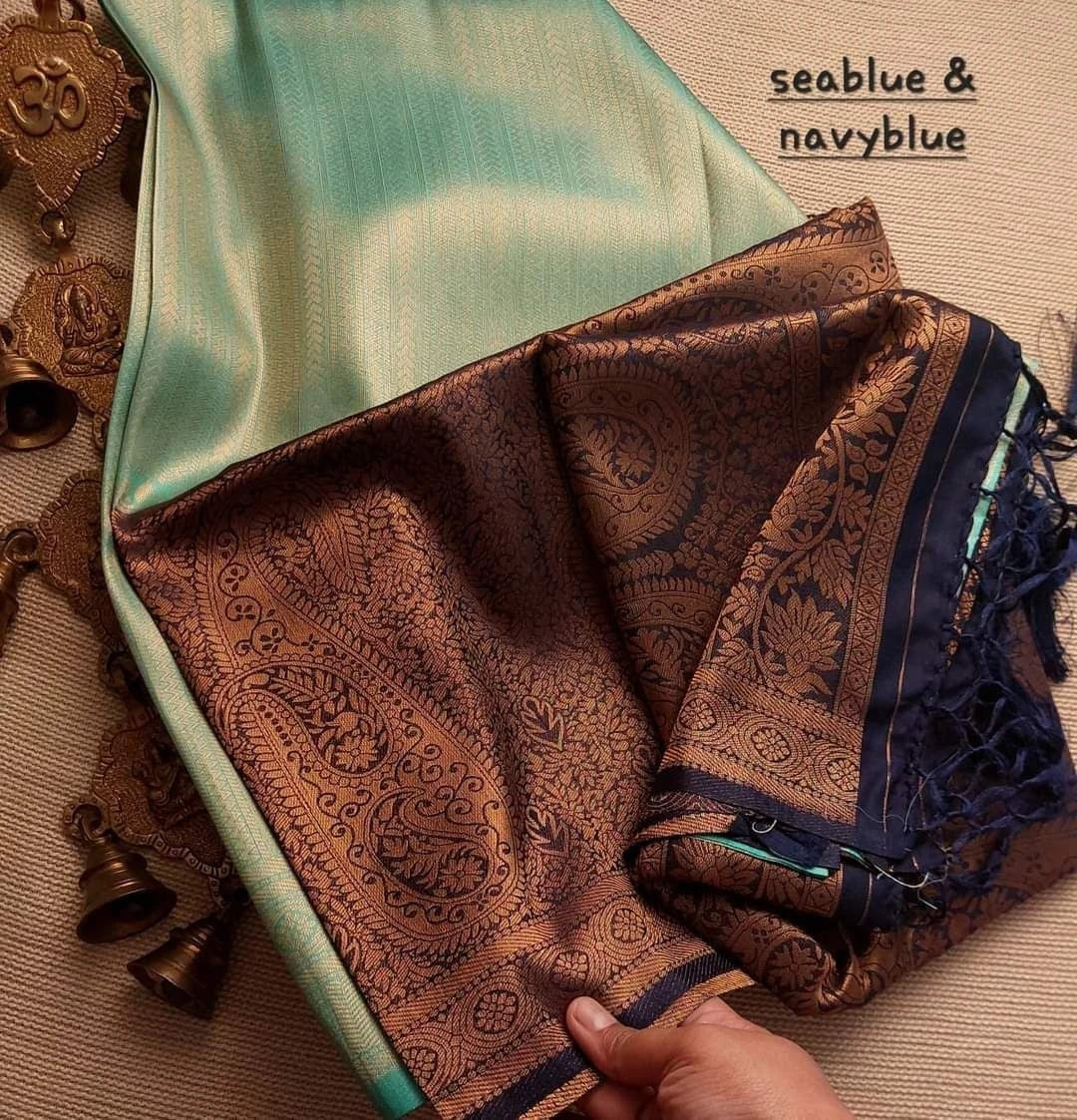 Saree Soft silk traditionnelle léger et fluide avec bordure contrasté – Bleu