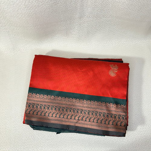 Saree traditionnel avec bordure bronze – Rouge / Vert