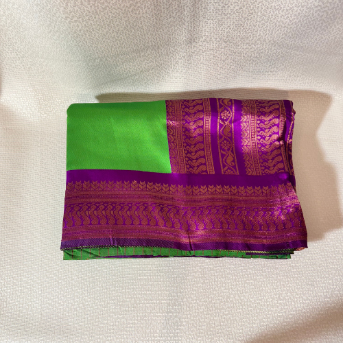 Saree traditionnel avec bordure bronze – Vert / violet