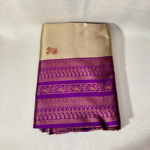 Saree traditionnel avec bordure bronze – Beige / Violet