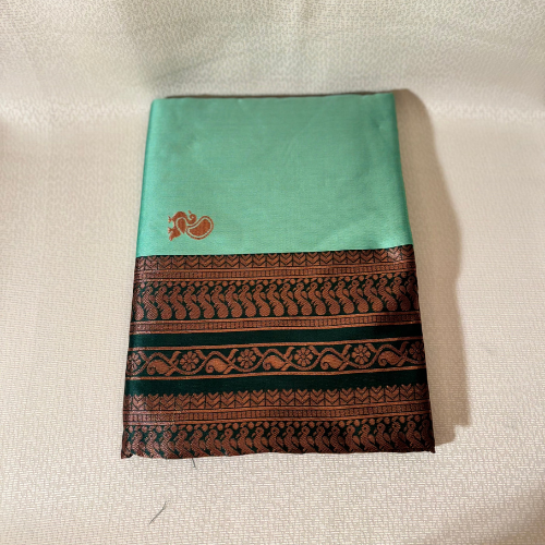 Saree traditionnel avec bordure bronze – Vert