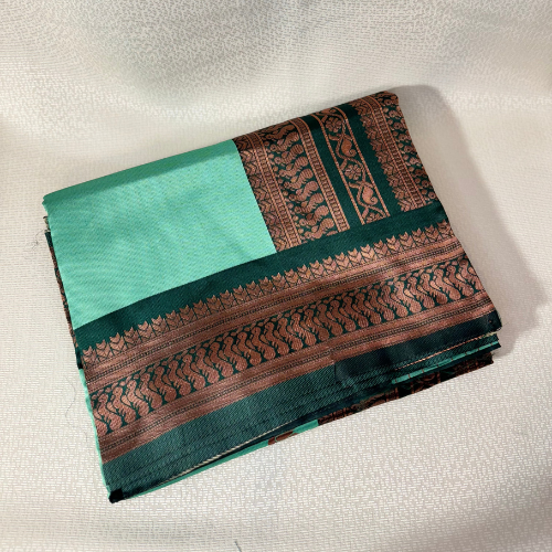 Saree traditionnel avec bordure bronze – Vert