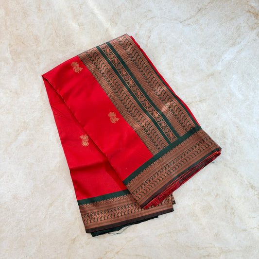 Saree traditionnel avec bordure bronze – Rouge / Vert
