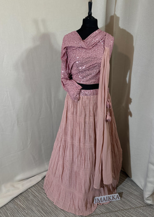 Lehenga Rose pastel – Blouse sequin jupe plissée