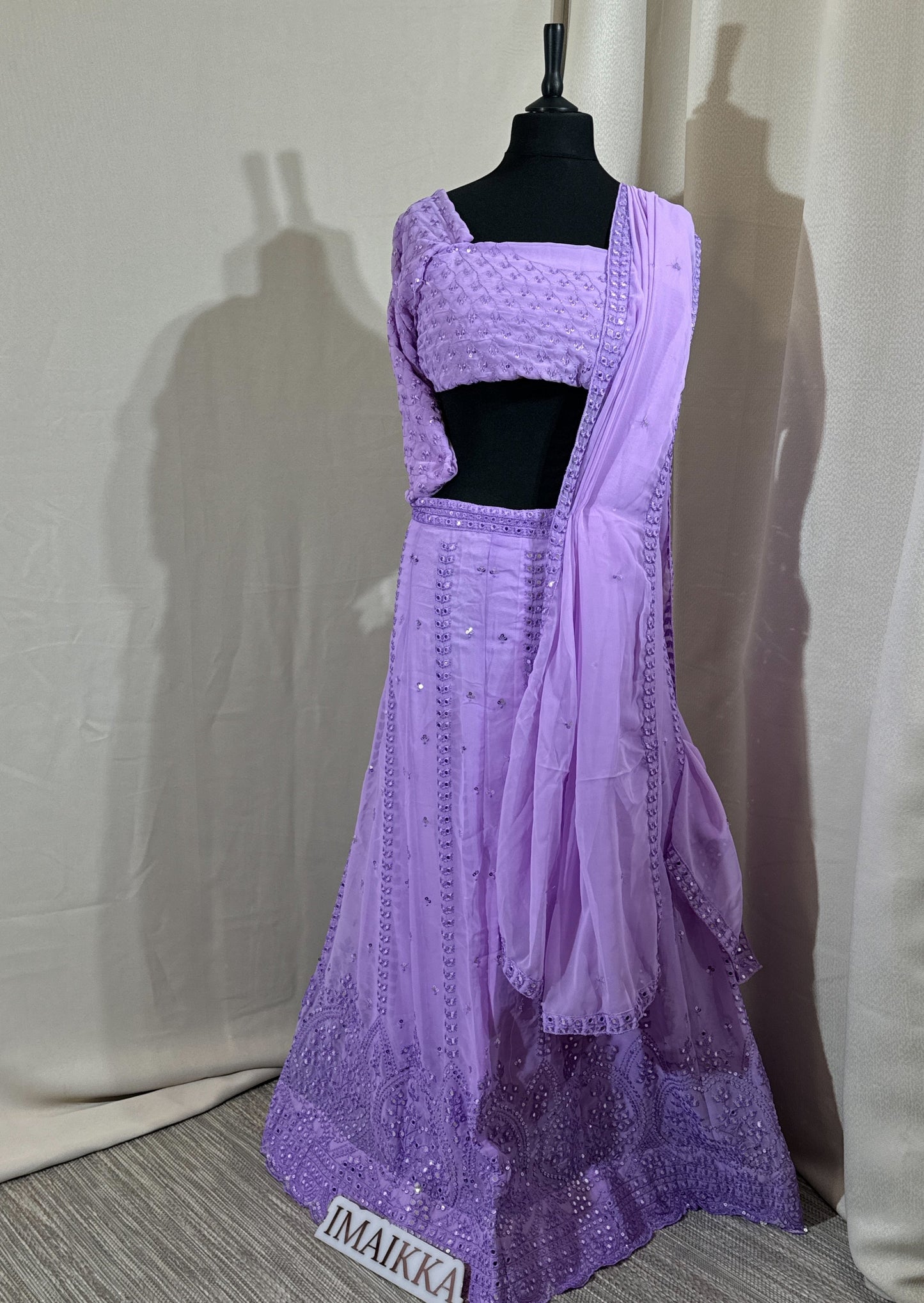 Lehenga avec broderie miroir – Violet