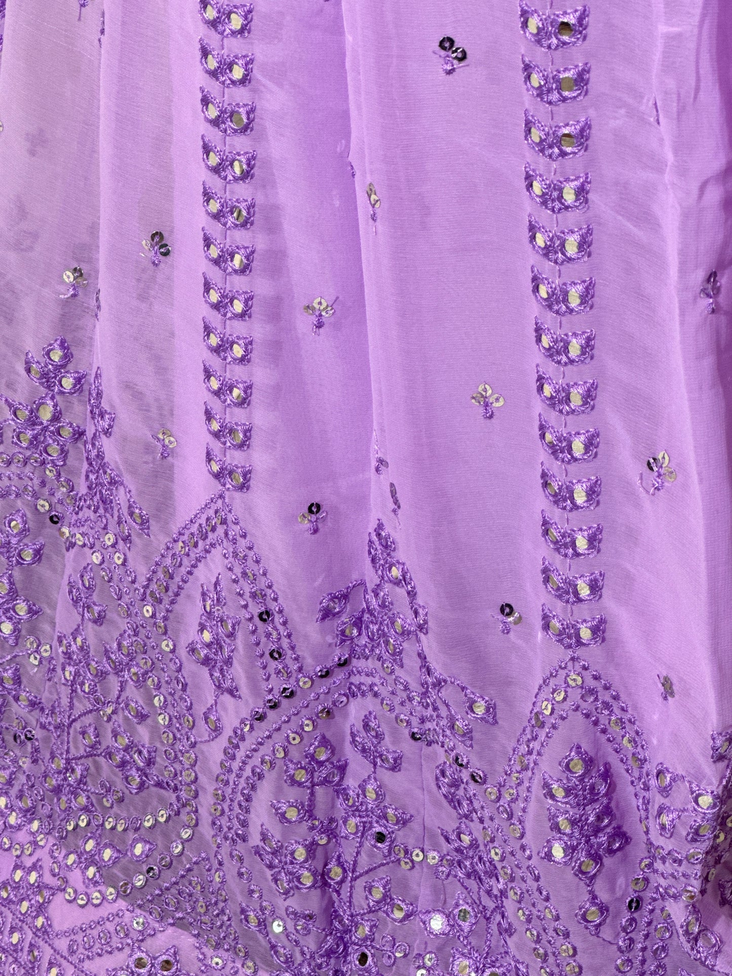 Lehenga avec broderie miroir – Violet