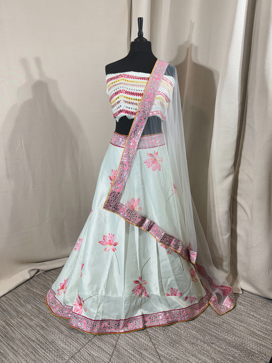 Lehenga satin floral – Blanc / Rose