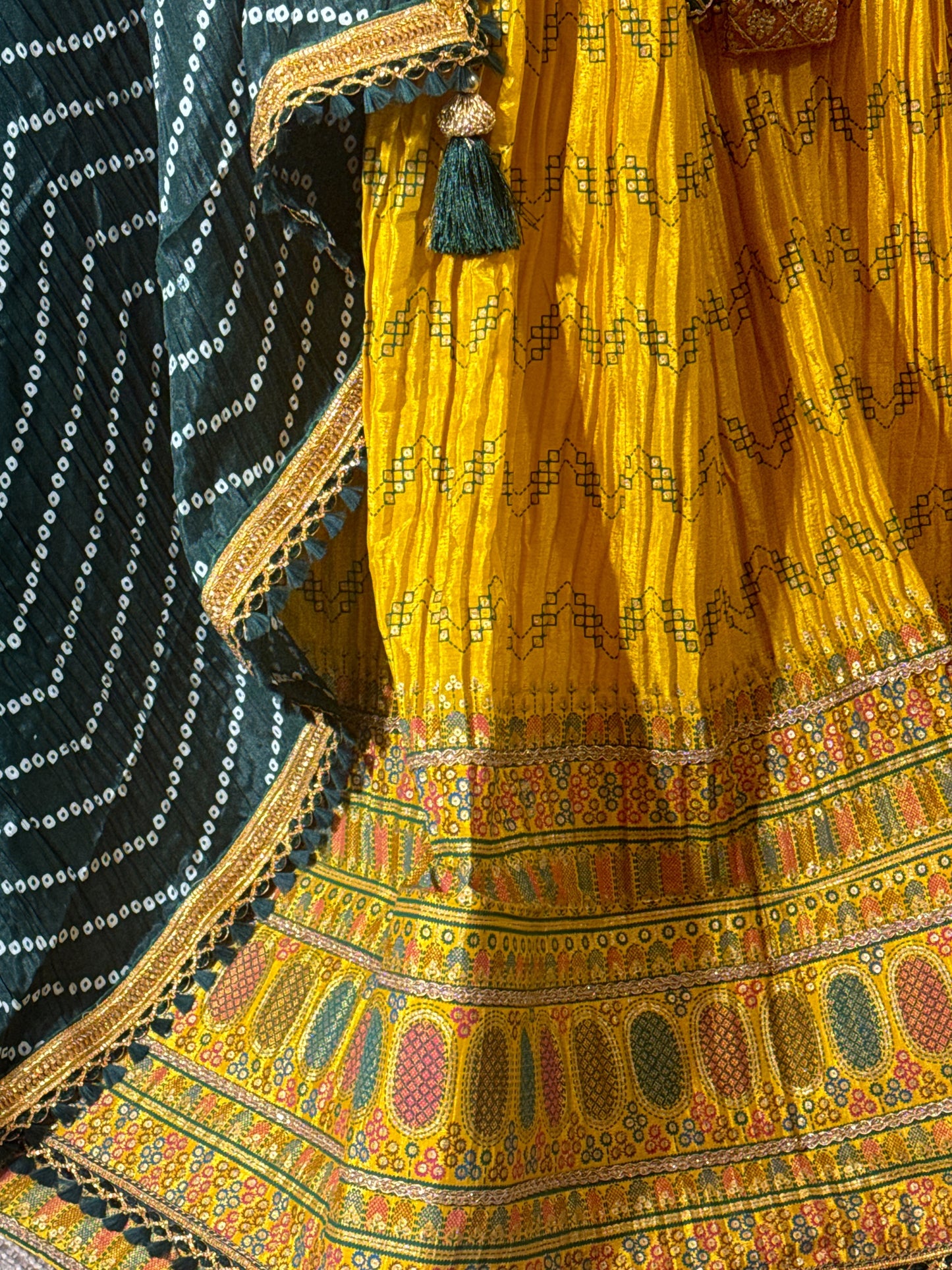 Lehenga chinon silk fluide traditionnel – Jaune / Vert