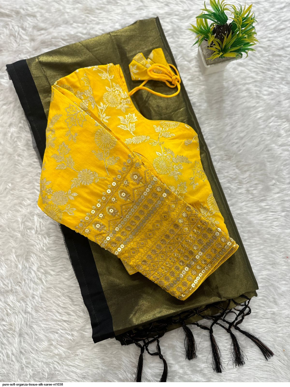 Sur commande :Saree Organza with stiched designer Blouse - Plusieurs coloris disponible