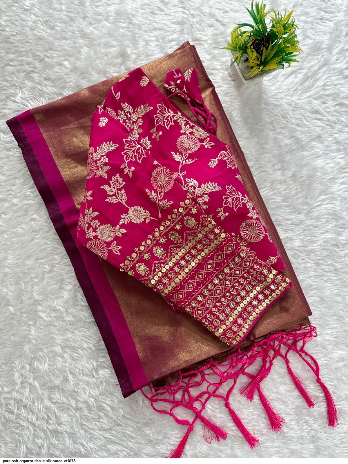 Sur commande :Saree Organza with stiched designer Blouse - Plusieurs coloris disponible