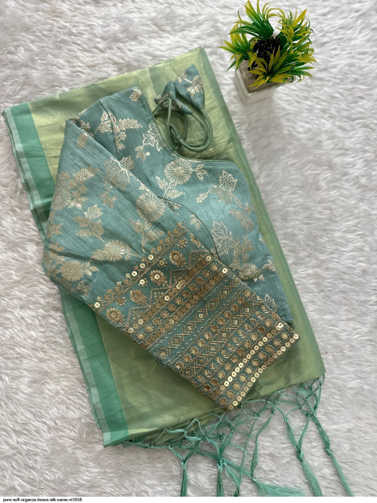 Sur commande :Saree Organza with stiched designer Blouse - Plusieurs coloris disponible